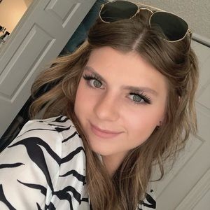 Meet your Posher, Lindsay🌸